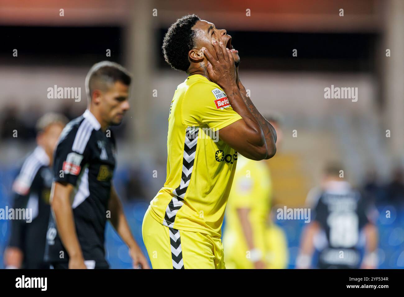 Rio Maior, Portugal. Oktober 2024. Nigel Thomas (CD Nacional) wurde während des Liga Portugal Spiels zwischen Casa Pia und CD Nacional im Estadio Municipal Rio Maior gesehen. Finale Partitur; Casa Pia 1:0 CD Nacional. (Foto: Maciej Rogowski/SOPA Images/SIPA USA) Credit: SIPA USA/Alamy Live News Stockfoto