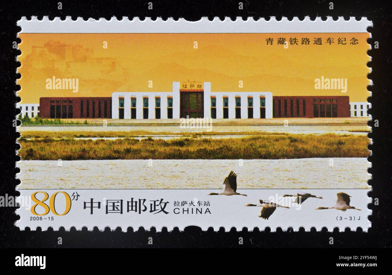 CHINA - CA. 2006: A-Briefmarken gedruckt in China zeigt 2006-15, Scott 3513-5 Qinghai - Tibet Railway offen für den Verkehr, ca. 2006. Stockfoto