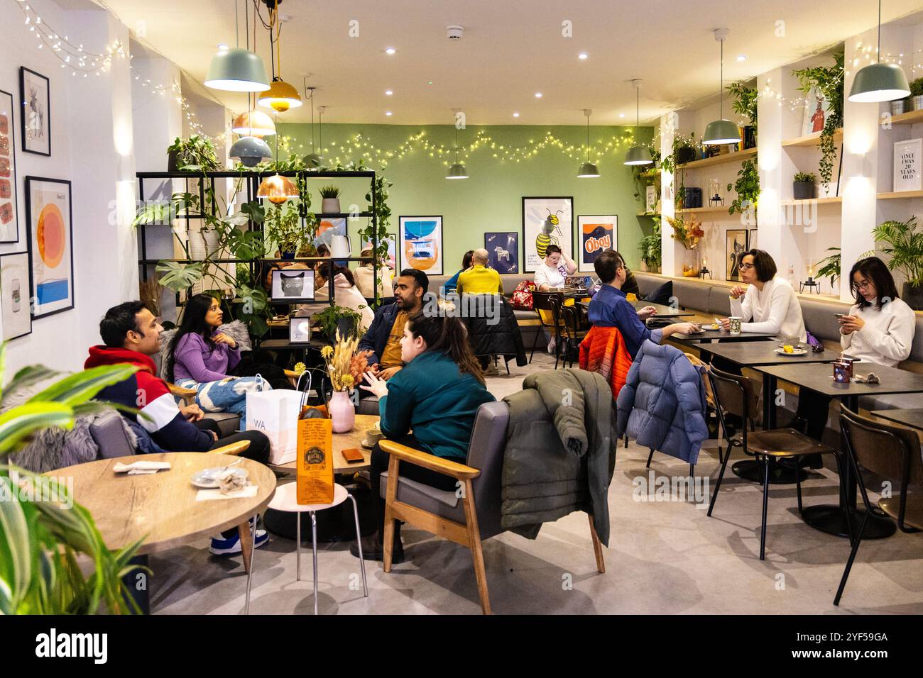 Innenraum des Cafés im Scandinavian Kitchen, Fitzrovia, London, England Stockfoto