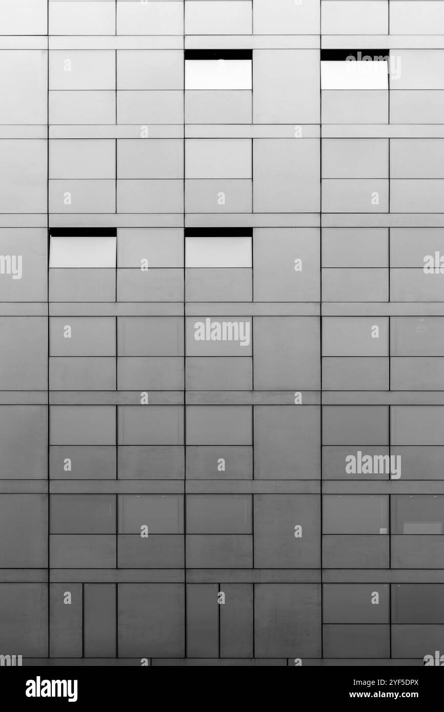 Fenster in einem Gebäude in Liverpool, minimalistisch und schöne Kunst Stockfoto