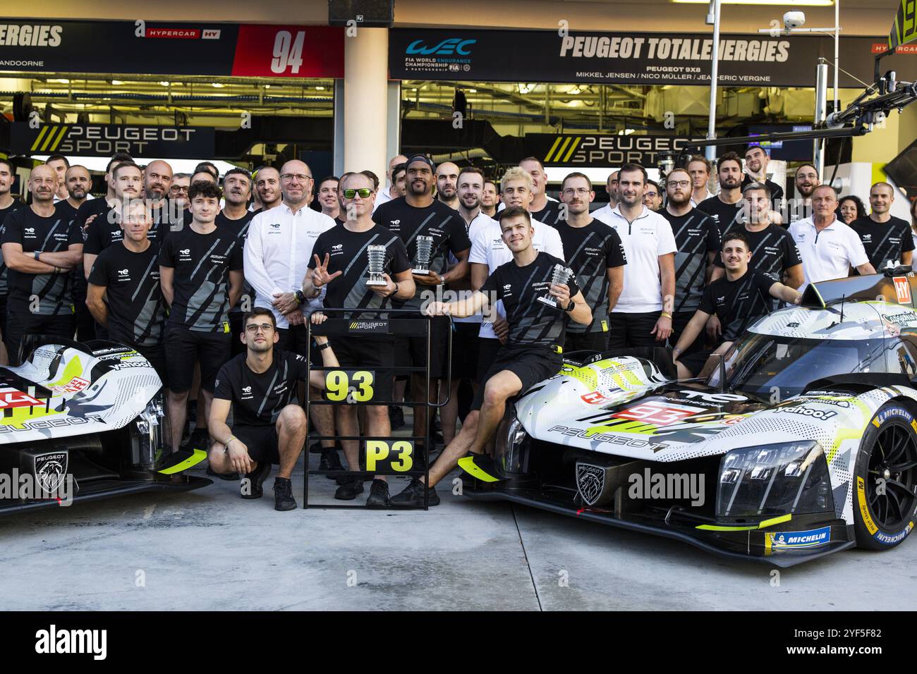 Peugeot 9x8 Podium Celebration während des Rookie Tests 2024 der FIA World Endurance Championship am 3. November 2024 auf dem Bahrain International Circuit in Sakhir, Bahrain Stockfoto