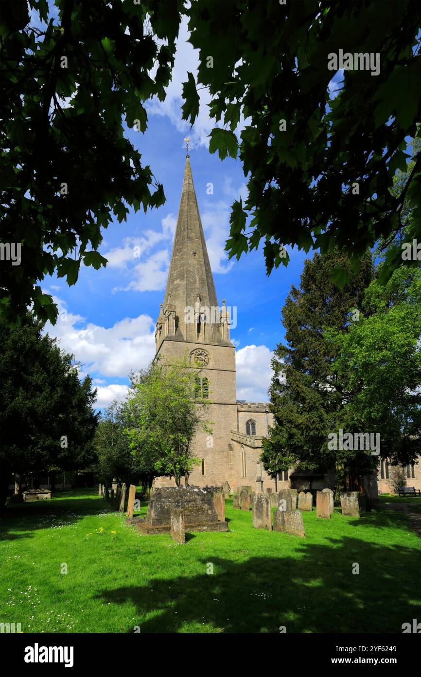 St. Marys Church, Edwinstowe Village, Nottinghamshire, England, Großbritannien der Legende nach waren Robin Hood und Maid Marian hier verheiratet. Stockfoto