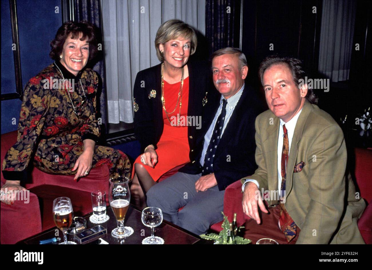 ARCHIV: Dagmar Berghoff Roger Whittaker mit Ehefrau, Dagmar Berghoff und Max Schautzer , 1990 ARCHIVAUFNAHME, Datum geschätzt 20240927JWM0030 *** ARCHIV Dagmar Berghoff Roger Whittaker mit Ehefrau, Dagmar Berghoff und Max Schautzer , 1990 ARCHIVAKQUISITION, Datum geschätzt 20240927JWM0030 Stockfoto