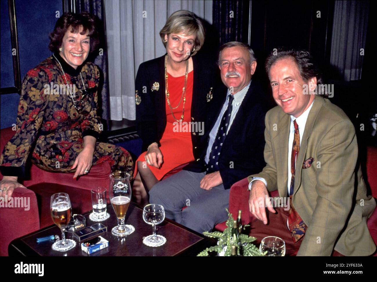ARCHIV: Dagmar Berghoff Roger Whittaker mit Ehefrau, Dagmar Berghoff und Max Schautzer , 1990 ARCHIVAUFNAHME, Datum geschätzt 20240927JWM0024 *** ARCHIV Dagmar Berghoff Roger Whittaker mit Ehefrau, Dagmar Berghoff und Max Schautzer , 1990 ARCHIVAKQUISITION, Datum geschätzt 20240927JWM0024 Stockfoto
