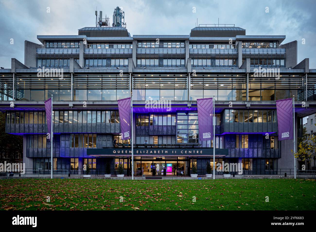 Queen Elizabeth II Zentrum Westminster London UK-QEII Center - großes Konferenzzentrum - Eröffnet 1986 Architekten Powell Moya & Partner Stockfoto