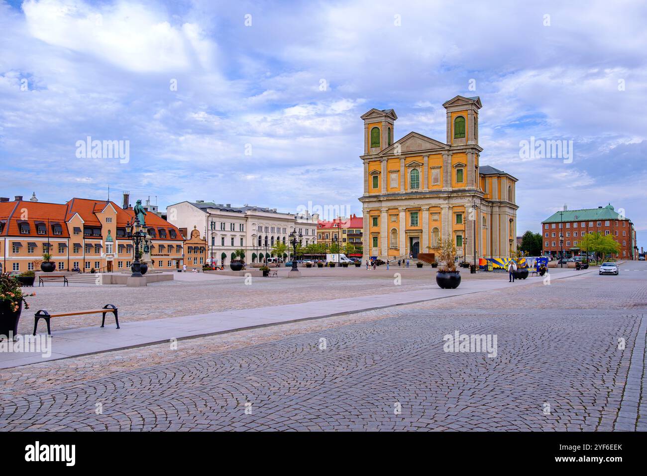 Stortorget, der Haupt- oder Marktplatz und die Fredriks-Kirche im historischen Stadtzentrum von Karlskrona, Blekinge län, Schweden, nur für redaktionelle Zwecke. Stockfoto