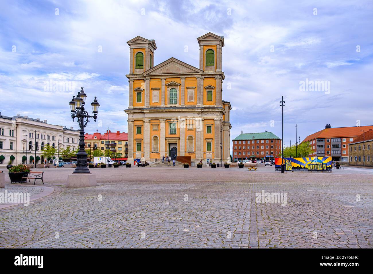 Stortorget, der Haupt- oder Marktplatz und die Fredriks-Kirche im historischen Stadtzentrum von Karlskrona, Blekinge län, Schweden, nur für redaktionelle Zwecke. Stockfoto