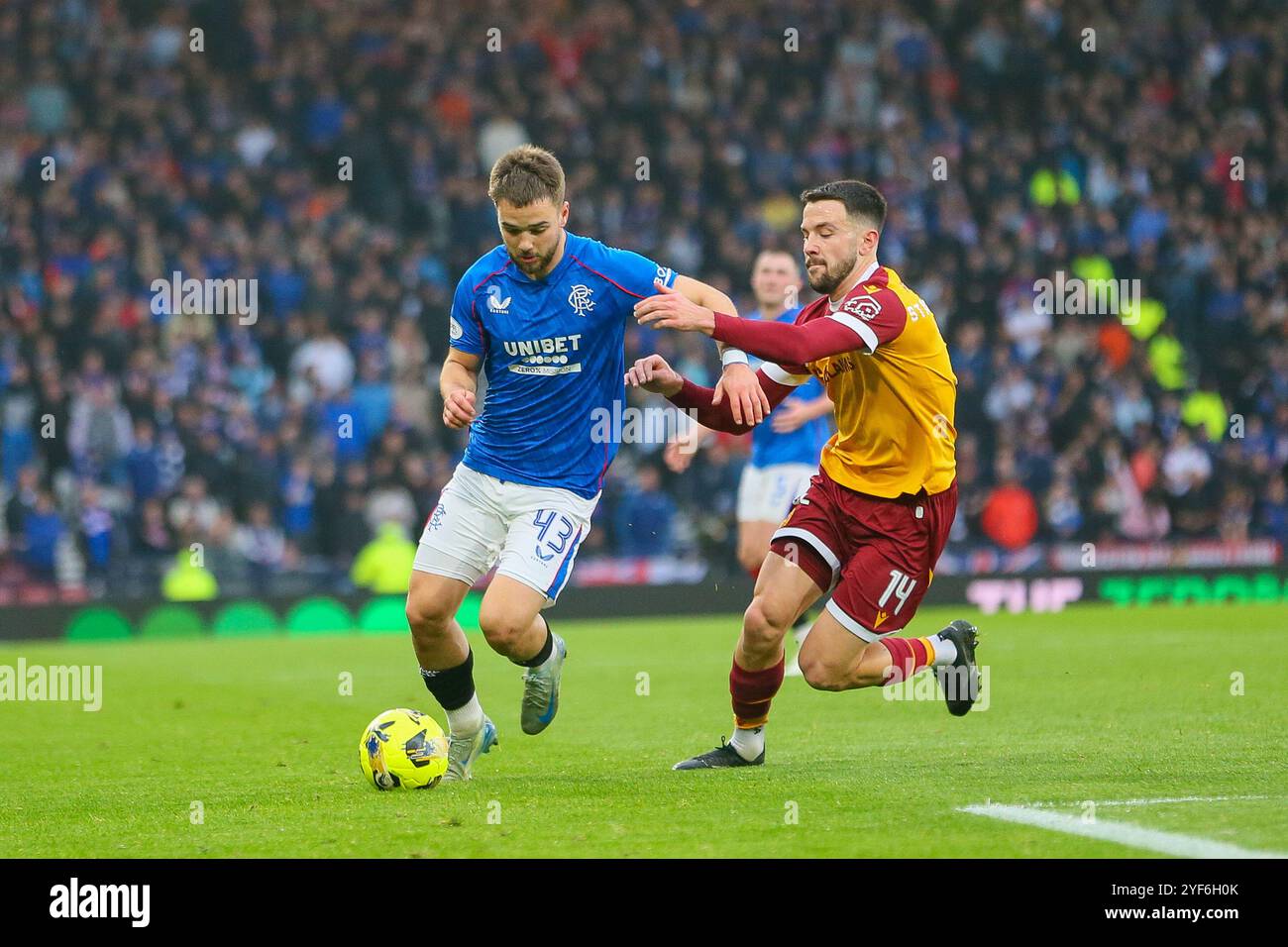 Glasgow, Großbritannien. November 2024. Das zweite Halbfinale des Premier Sports Cup zwischen Motherwell FC und Rangers FC fand im Hampden Park in Glasgow, Schottland, Großbritannien statt. Das Finale war Motherwell 1:2 Rangers. Die Tore wurden von Celtic Go ins Finale geschossen, um den Sieger zwischen den Rangers und Motherwell zu spielen. Die Tore wurden von Einem Halliday, Motherwell, 25 Minuten erzielt. C Dessers, Rangers 49 Minuten und N. Bajrami 81 Minuten. Das Finale wird zwischen Celtic und Rangers stattfinden. Quelle: Findlay/Alamy Live News Stockfoto