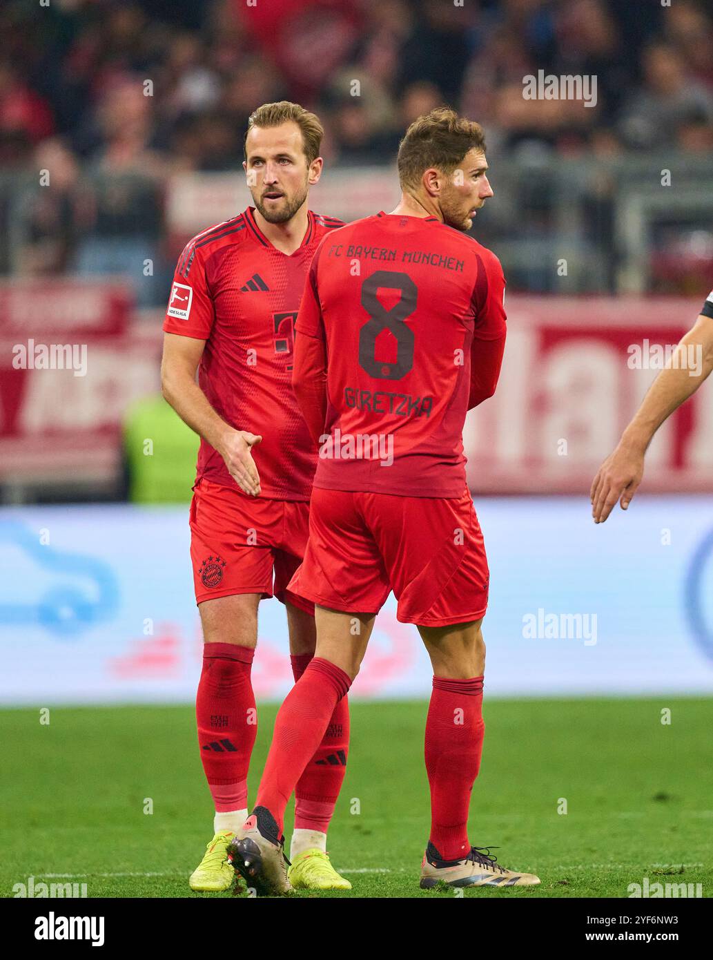 Harry Kane, FCB 9 Leon GORETZKA, FCB 8 feiern nach dem Spiel FC BAYERN MÜNCHEN - 1.FC UNION BERLIN 3-0 am 2. November 2024 in München. Saison 2024/2025, 1.Bundesliga, FCB, München, Spieltag 9, 9.Spieltag Fotograf: Peter Schatz - DFL-VORSCHRIFTEN VERBIETEN DIE VERWENDUNG VON FOTOGRAFIEN als BILDSEQUENZEN und/oder QUASI-VIDEO - Stockfoto