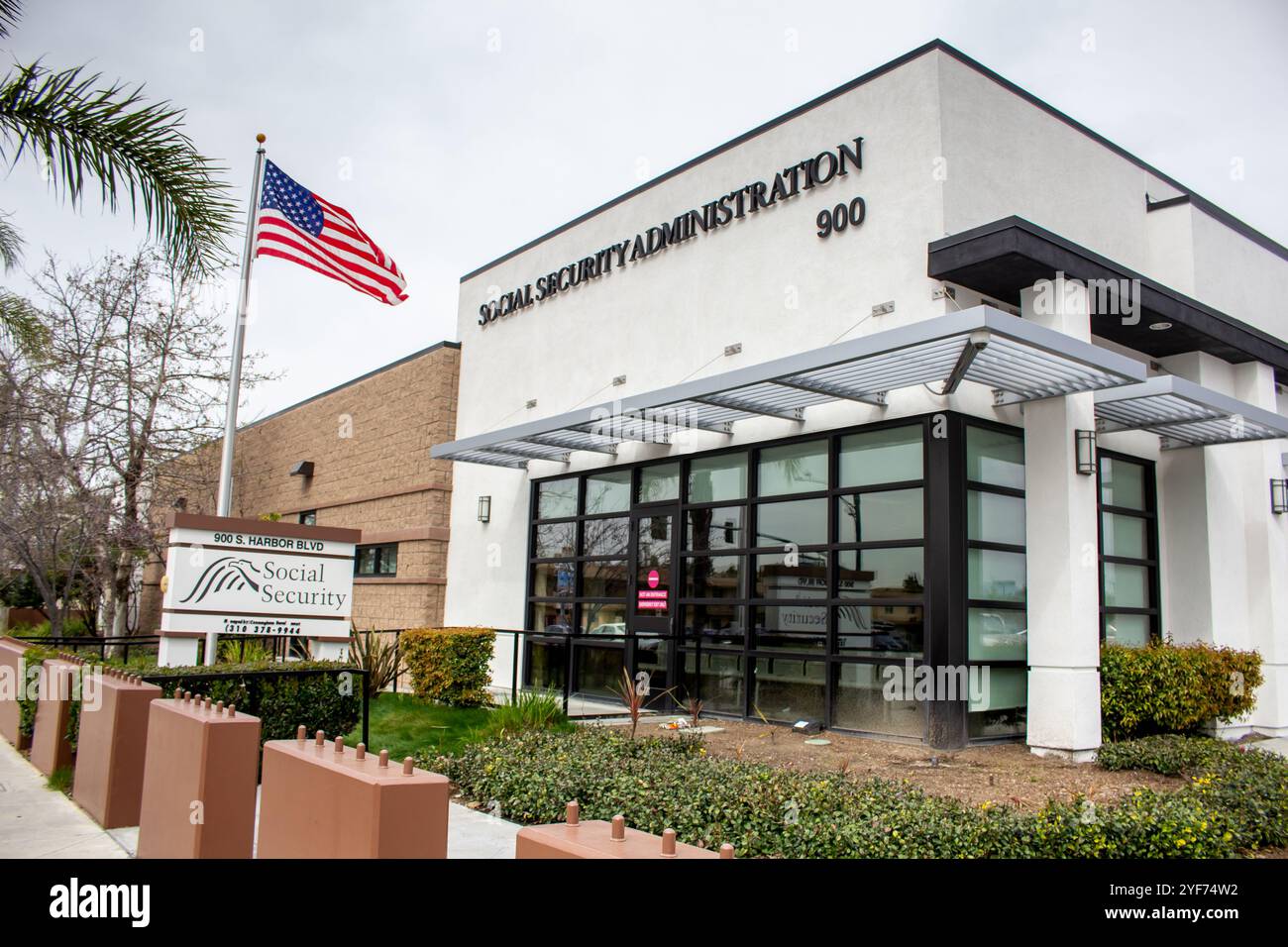Anaheim, Kalifornien, USA - 11.03.2019: Blick auf ein lokales Sozialversicherungsgebäude. Stockfoto Anaheim, Kalifornien, USA - 11.03.2019: Blick auf ein lokales Sozialversicherungsgebäude. Stockfoto