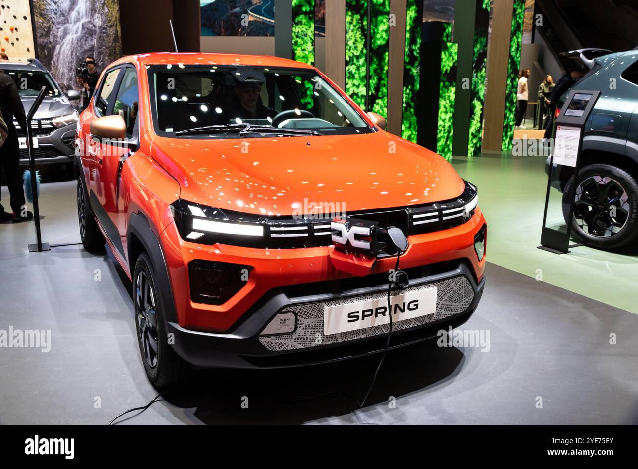 Dacia Spring Elektroauto auf dem Genfer Automobilsalon. Schweiz - 26. Februar 2024. Stockfoto
