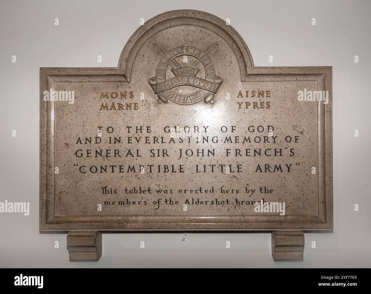 Royal Garrison Church of All Saints in Aldershot, Hampshire, England, Großbritannien. Das Innere des denkmalgeschützten Gebäudes ist ein Denkmal für die Alten Verachtung Stockfoto