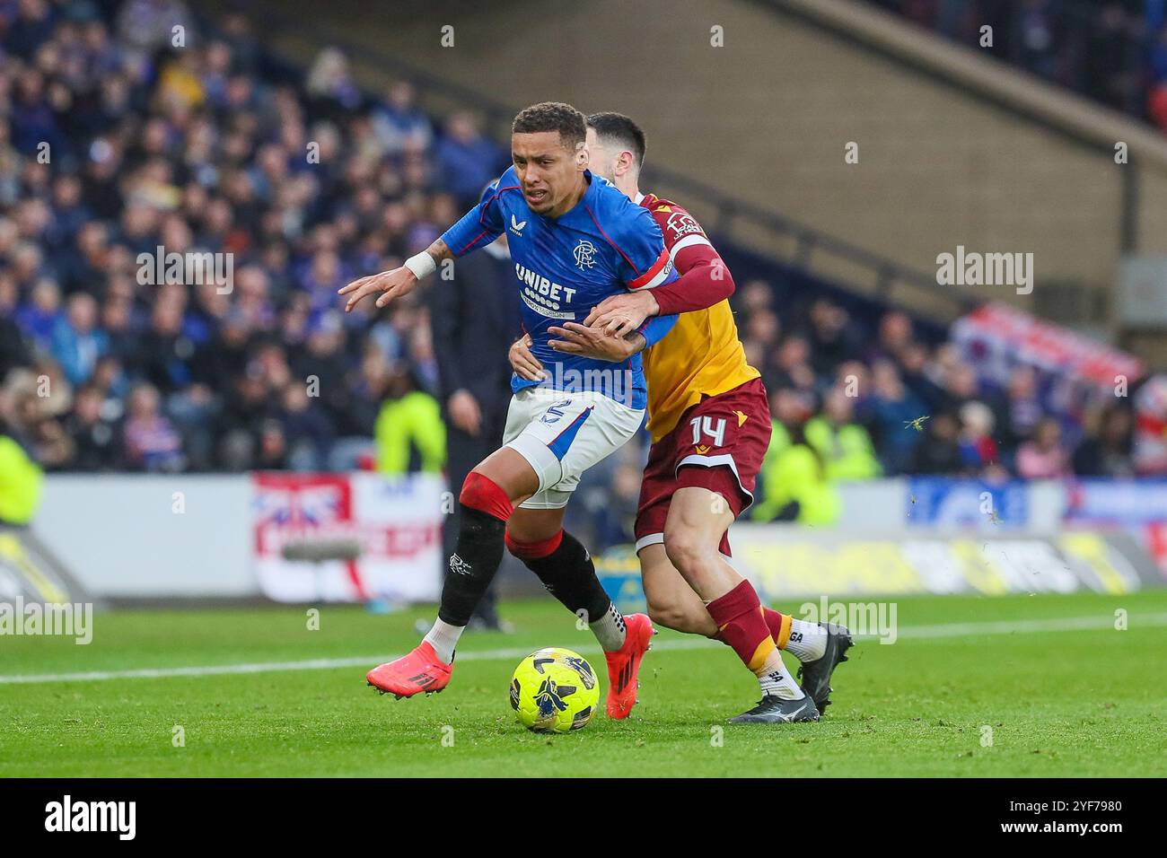 Glasgow, Großbritannien. November 2024. Das zweite Halbfinale des Premier Sports Cup zwischen Motherwell FC und Rangers FC fand im Hampden Park in Glasgow, Schottland, Großbritannien statt. Das Finale war Motherwell 1:2 Rangers. Die Tore wurden von Celtic Go ins Finale geschossen, um den Sieger zwischen den Rangers und Motherwell zu spielen. Die Tore wurden von Andy Halliday (Motherwell 11) in 25 Minuten erzielt. Cyriel Dessers (Rangers 9), 49 Minuten und Nedim Bajrami (Rangers 14) 81 Minuten. Das Finale findet am 15. Dezember 2024 im Hampden Park zwischen Celtic und Rangers statt. Quelle: Findlay/Alamy Live News Stockfoto