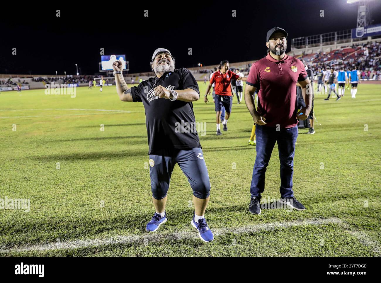 Diego Armando Maradona, argentinischer Fußballstar, war Trainer während des Spiels zwischen seinem Team Dorados de Sinaloa und Cimarrones de Sonora im Stadion Heroe de Nacozari, während der zweiten Etappe des Viertelfinals der Ascenso MX am 21. April 2019. (Foto: Luis Gutierrez/Norte Photo) Diego Armando Maradona Astro de futbol Argentino como Regisseur tecnico DT en el partido de su equipo Dorados de Sinaloa vs Cimarrones de Sonora en estadio Heroe de Nacozari, durante el juego de vuelta de los cuartos de final del Ascenso MX. 21 Abril 2019. (Foto für Luis Gutierrez/Norte Photo) Stockfoto