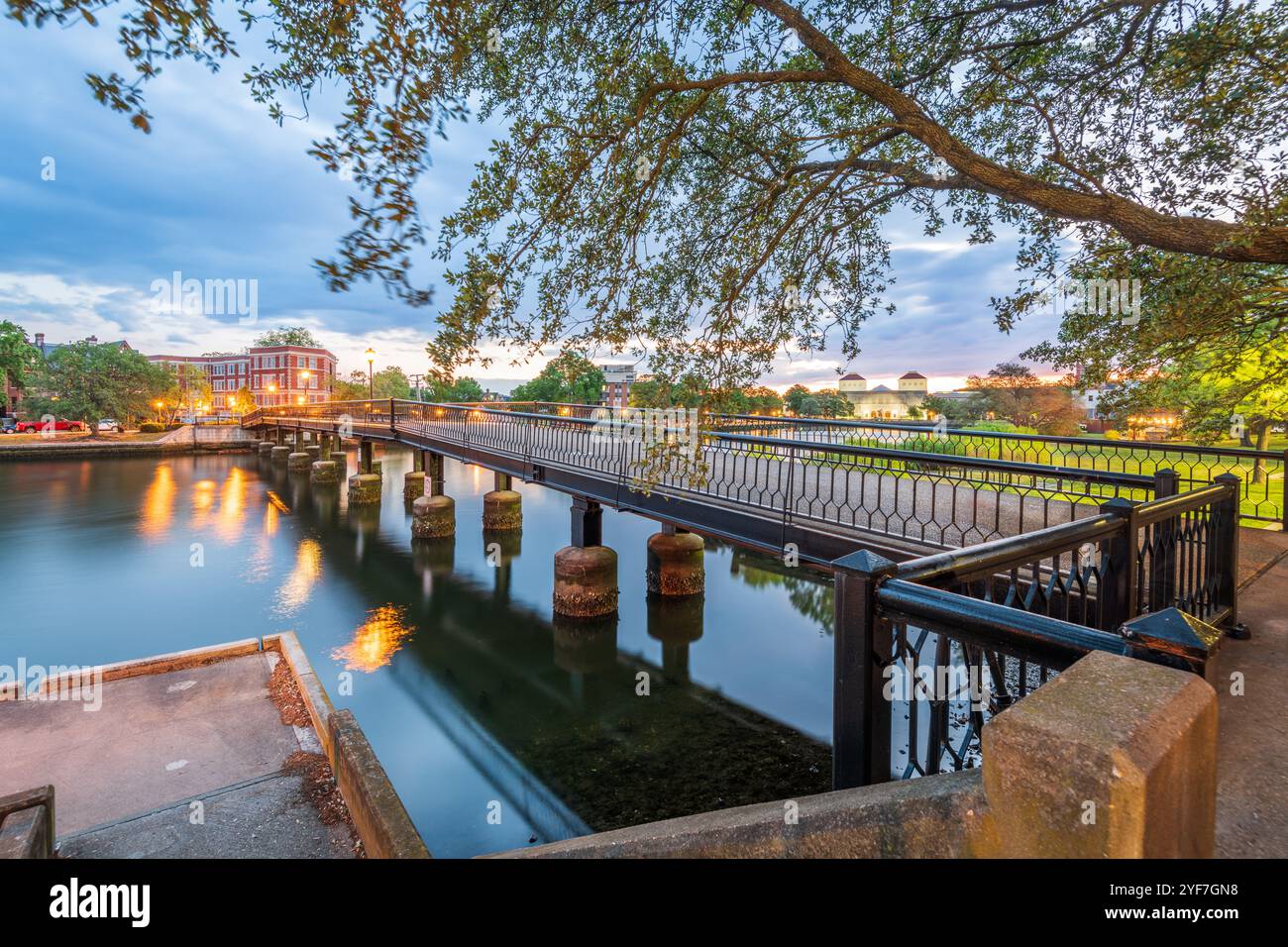 Die Botetourt Foot Bridge in Norfolk, Virginia, USA bei Sonnenaufgang. Stockfoto