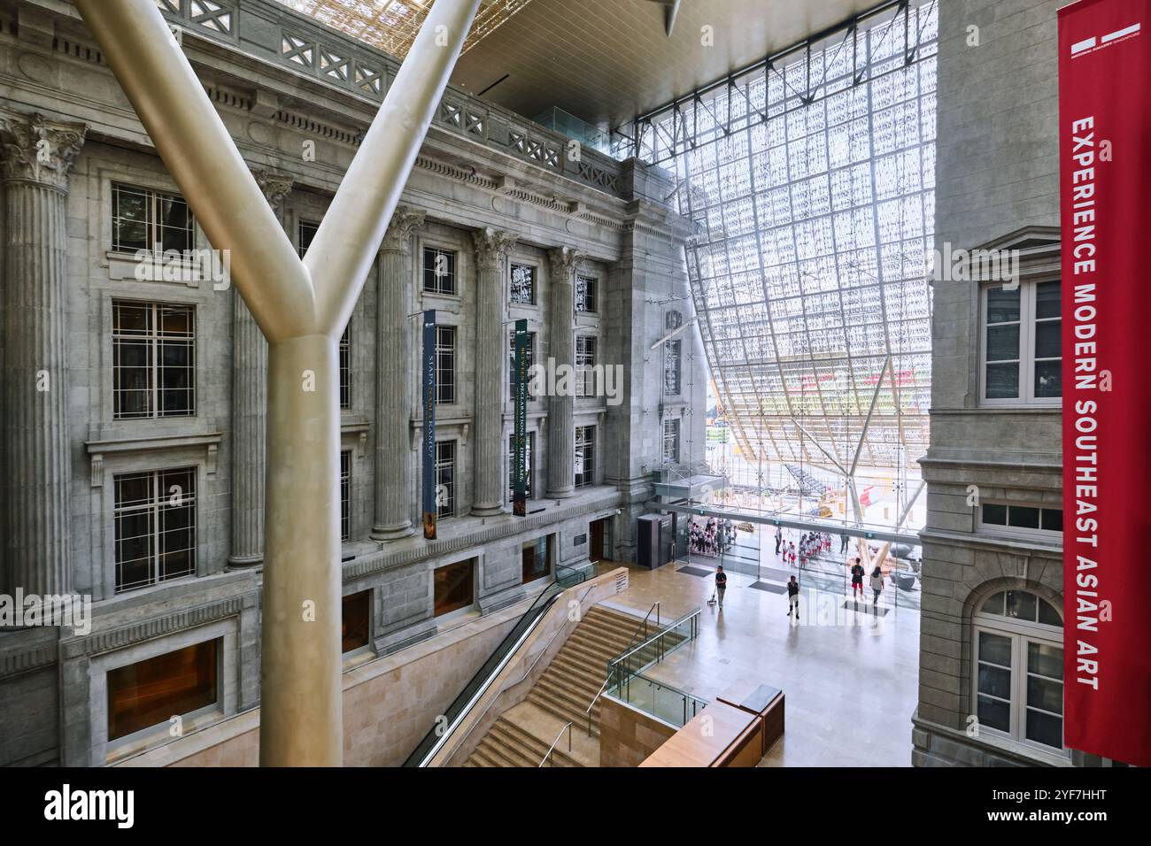 Singapur - 16. August 2024: Innenansicht der National Gallery. Weltweit größte öffentliche Sammlung von Kunst in Singapur und Südostasien Stockfoto