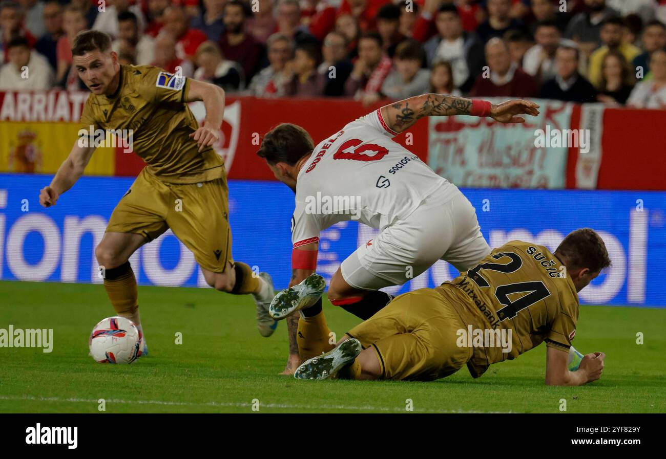 Spanisch La Liga EA Sports Fußball Spiel Sevilla gegen Real Sociedad im Ramon Sanchez Pizjuan Stadium in Sevilla, Spanien. November 2024. JORNADA 12 LIGA 1ª DIVISION ESTADIO SANCHEZ PIZJUAN SEVILLA FC-REAL SOCIEDAD. 900/Cordon Press Credit: CORDON PRESS/Alamy Live News Stockfoto