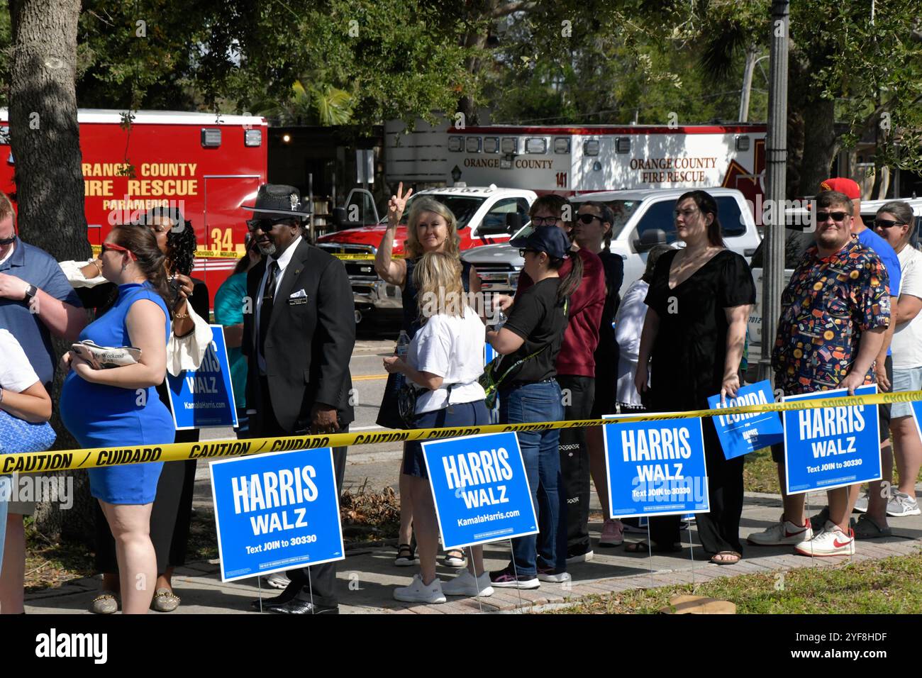 Eatonville, Orange County, Florida, USA. November 2024. Der ehemalige Präsident Bill Clinton war heute auf dem Wahlkampfweg in der Missionary Baptist Church in Mazedonien, um im Namen von Vizepräsidentin Kamala Harris kurzfristige Wähler zu sammeln. Mit dem 78-jährigen ehemaligen Präsidenten standen der Bürgermeister von Orlando Buddy Dyer, die US-Repräsentanten Maxwell Frost und Darren Soto sowie weitere Gastredner auf der Bühne. Quelle: Julian Leek/Alamy Live News Stockfoto