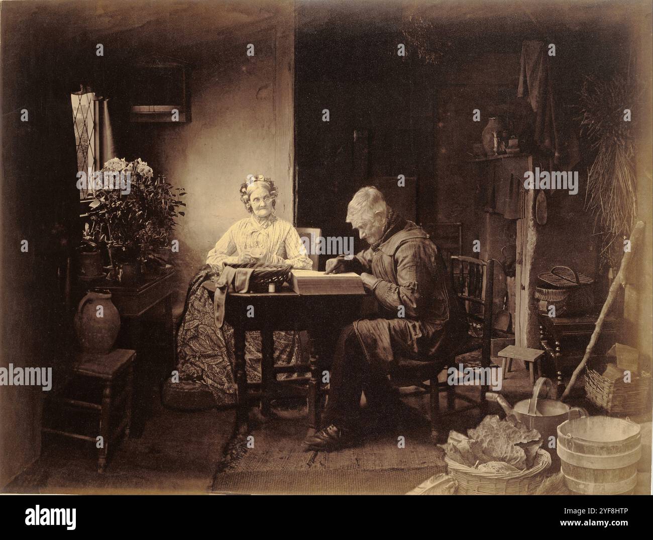 Das Foto von 1877, wenn der Tag arbeitet, stammt von Henry Peach Robinson. Robinson war ein bekannter Kunstfotograf und bekannt für seine Fähigkeit, aus mehreren Negativen zusammengesetzte Bilder zu machen. Dieser sehr gekonnt gefertigte Kombinationsdruck besteht aus sechs verschiedenen Negativen. Stockfoto