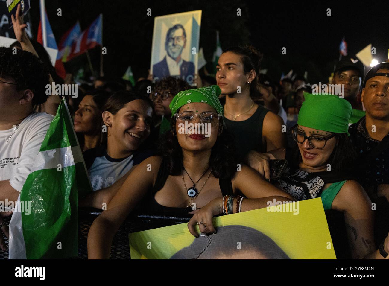 San Juan, USA. November 2024. Mehr als 50.000 Menschen kamen am Sonntag, den 3. November 2024, zur Abschlussfeier der Kampagne für La Alianza de Pais (Allianz für das Land), einer Koalition zwischen der Puerto-ricanischen Unabhängigkeitspartei und der Citizens Victory Movement, in San Juan, Puerto Rico. (Carlos Berríos Polanco/SIPA USA) Credit: SIPA USA/Alamy Live News Stockfoto