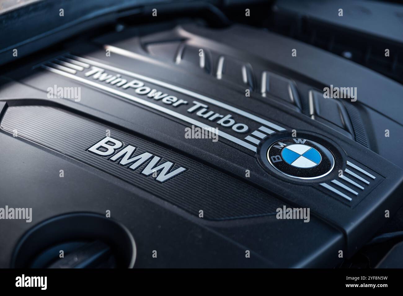 BMW 3er 320 F30 Twin Power Turbo, Luxusauto in Schwarz Metallic Stockfoto