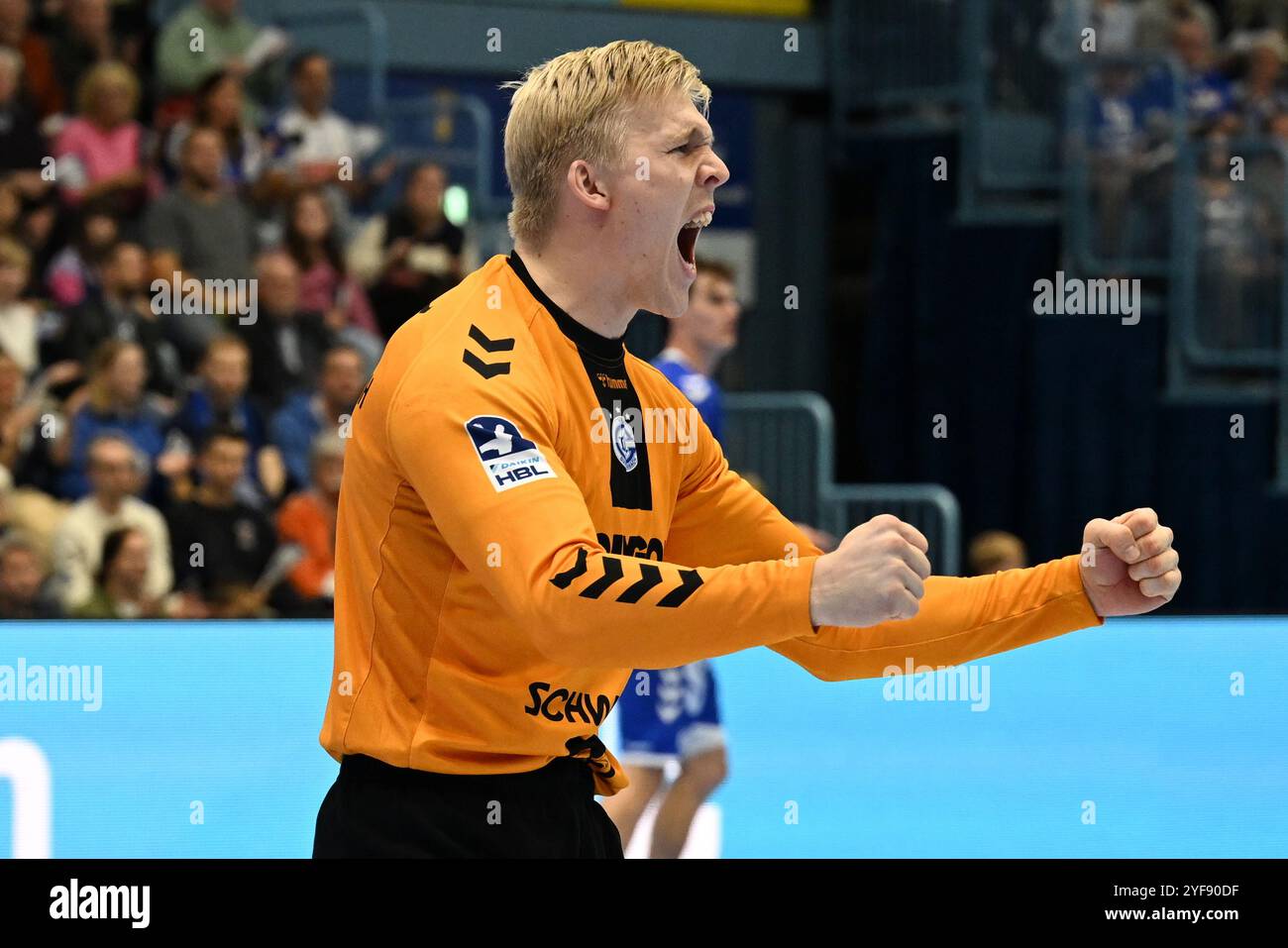 Bertram Obling (VfL Gummersbach 16) jubelt VfL Gummersbach vs. Handball Sportverein Handball, Daikin 1. Bundesliga, 9. Spieltag, Spielzeit 2024-2025, Schwalbe Arena Gummersbach, 03.11..2024 Foto: Eibner-Pressefoto/Jürgen Augst Stockfoto