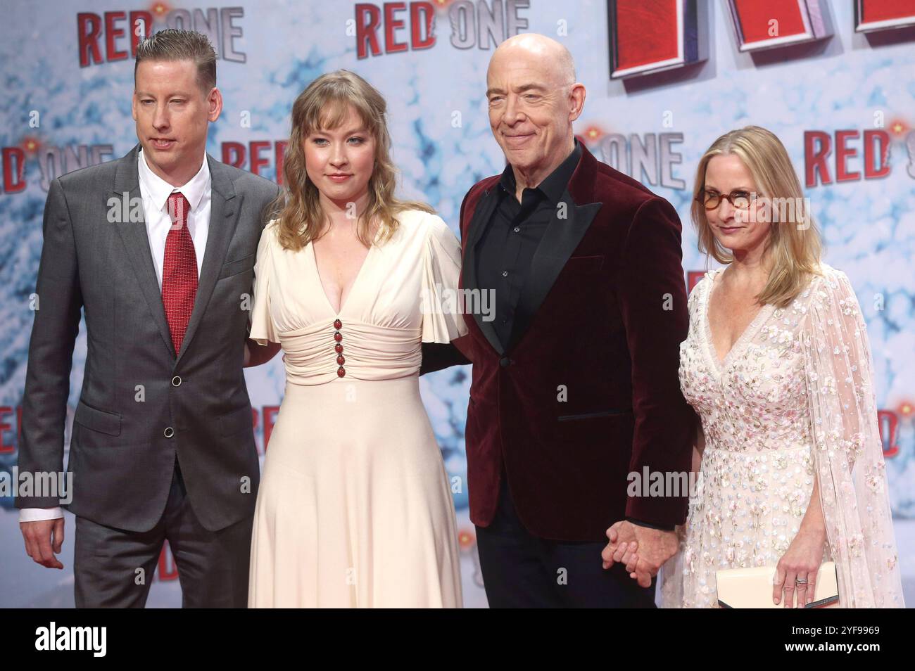 Randle Schumacher, Olivia Simmons, J.K. Simmons und Michelle Schumacher bei der Premiere des Kinofilms Red One im UCI Luxe. Berlin, 03.11.2024 *** Randle Schumacher, Olivia Simmons, J K Simmons und Michelle Schumacher bei der Premiere des Films Red One bei UCI Luxe Berlin, 03 11 2024 Foto:xD.xHerrickx/xFuturexImagex red 4143 Stockfoto