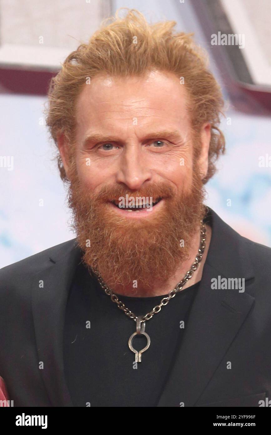 Kristofer Hivju bei der Premiere des Kinofilms Red One im UCI Luxe. Berlin, 03.11.2024 *** Kristofer Hivju bei der Premiere des Films Red One bei UCI Luxe Berlin, 03 11 2024 Foto:xD.xHerrickx/xFuturexImagex red 4142 Stockfoto