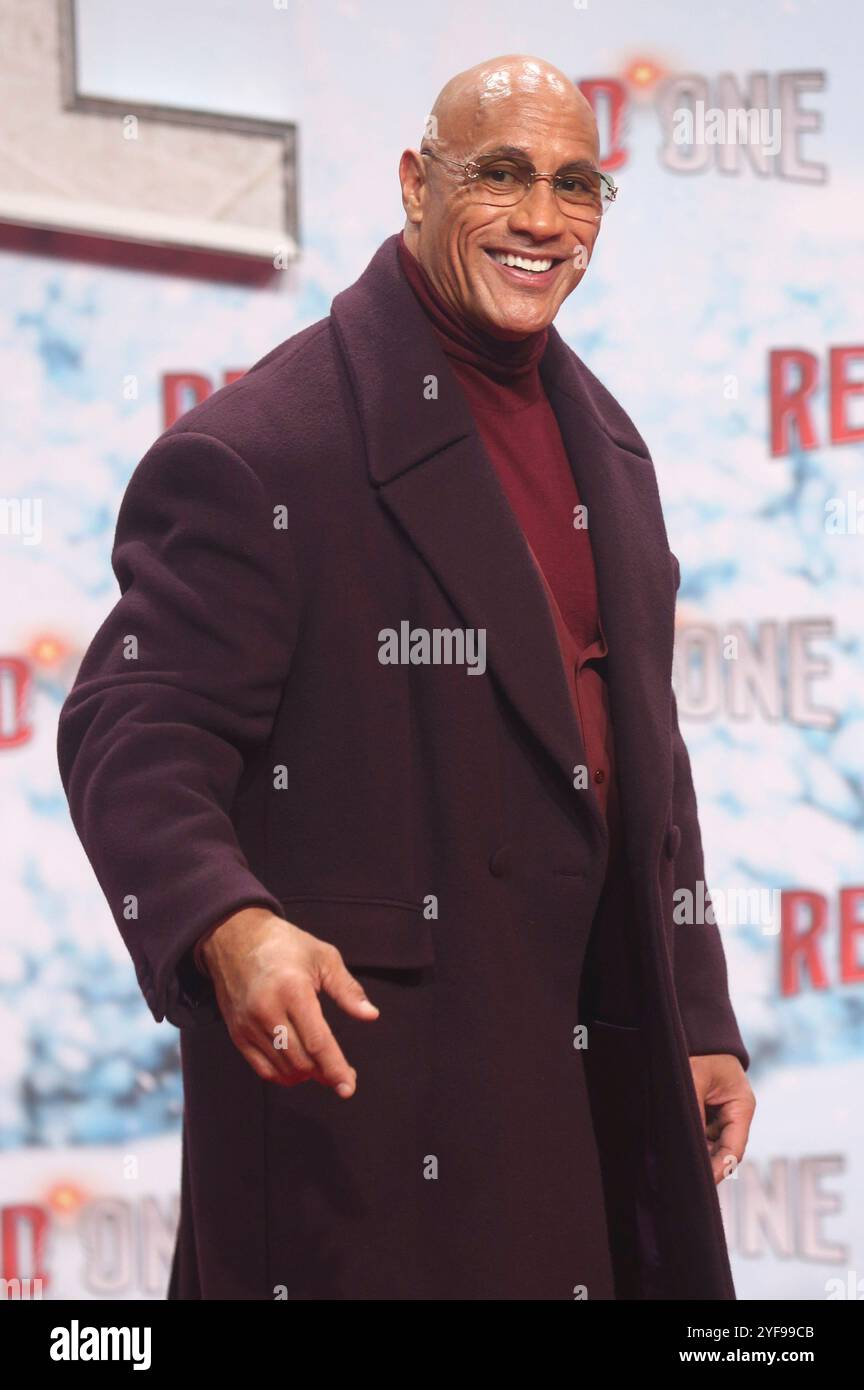 Dwayne Johnson bei der Premiere des Kinofilms Red One im UCI Luxe. Berlin, 03.11.2024 *** Dwayne Johnson bei der Premiere des Films Red One bei UCI Luxe Berlin, 03 11 2024 Foto:xD.xHerrickx/xFuturexImagex red 4194 Stockfoto