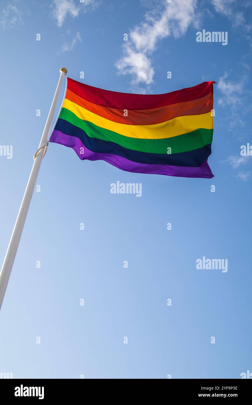 Tiefwinkelansicht des Regenbogens gegen Himmel Stockfoto