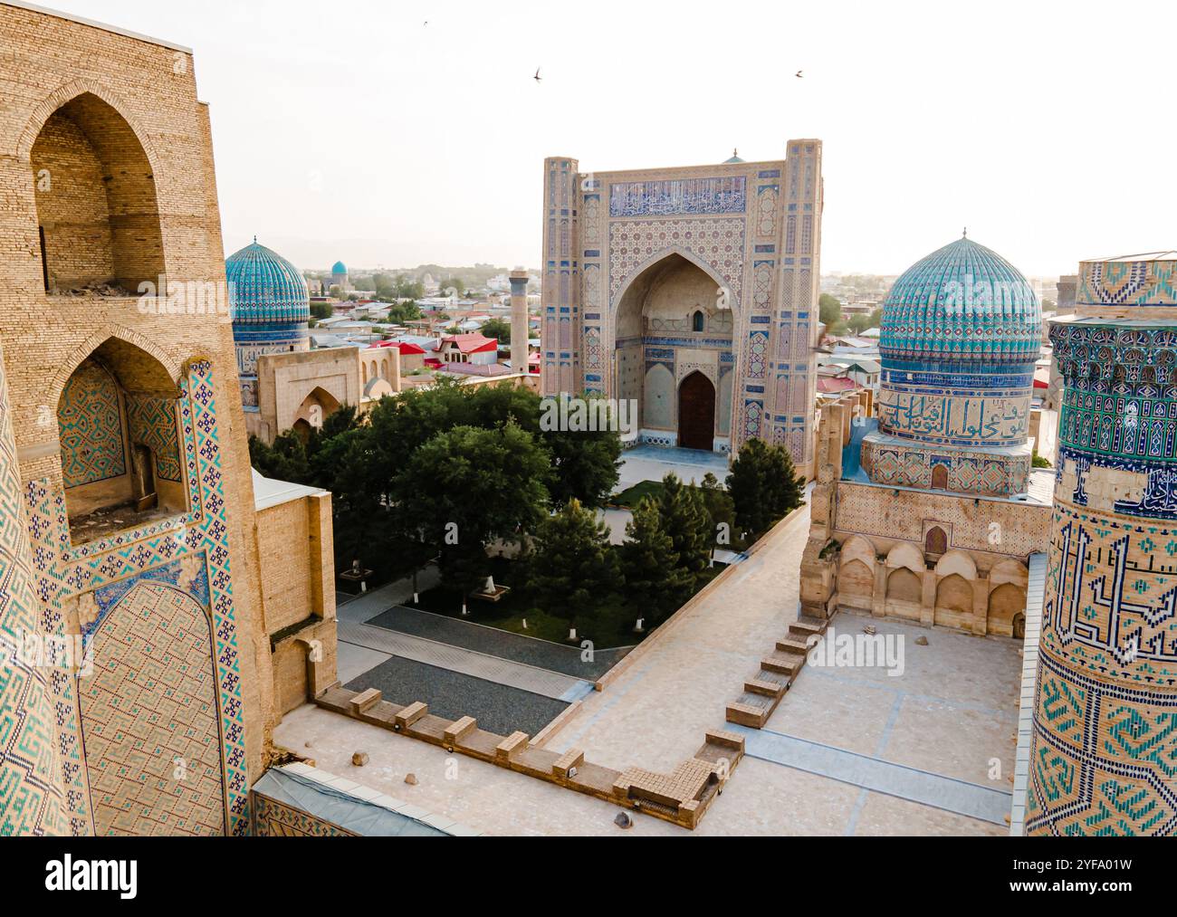 Samarkand, Usbekistan aus der Vogelperspektive der Bibi-Chanym-Moschee. Der wichtigste Ort der Anbetung und gewidmet der Lieblingsfrau von Timur, Sarai Mulk Khanum Stockfoto