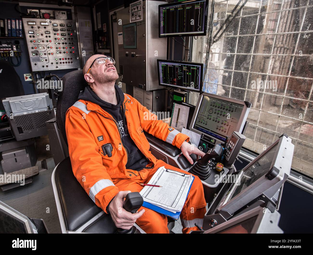 Bohrer auf einer Offshore-Bohrinsel in der Nordsee Stockfoto