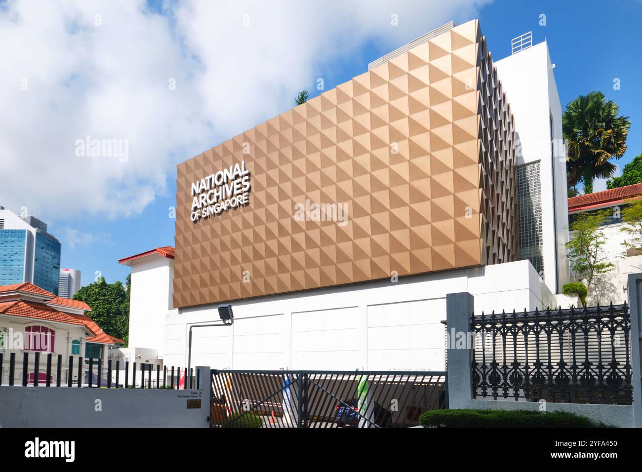 Singapur - 18. Januar 2025: Blick auf den Palast des Nationalarchivs von Singapur Stockfoto