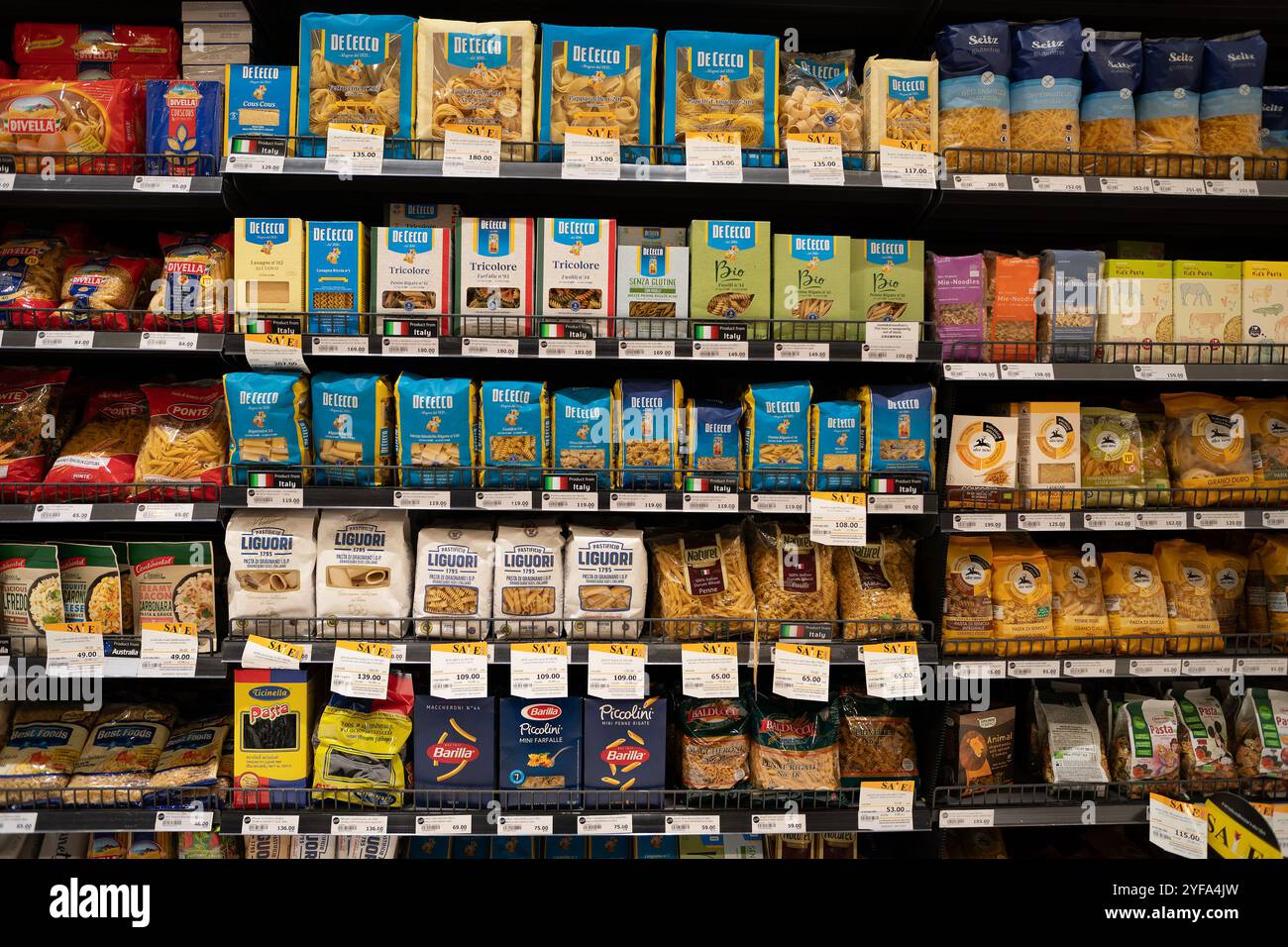 BANGKOK, THAILAND - 27. OKTOBER 2023: De Cecco Produkte auf dem Gourmet Market in Bangkok. Stockfoto