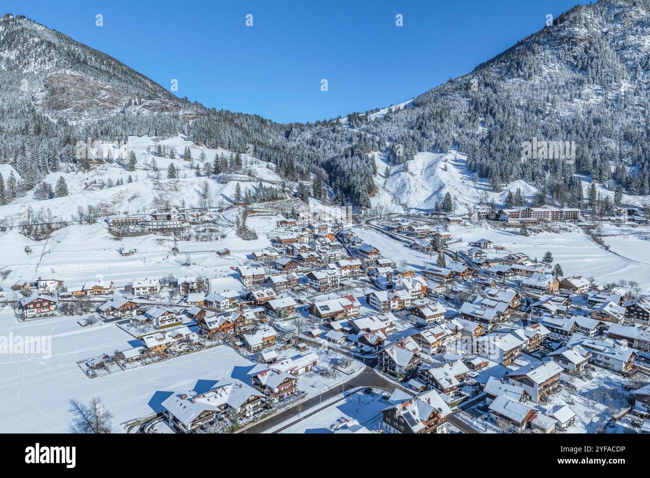 Das Ostrachtal um Bad Oberdorf und Bad Hindelang bei strahlendem Sonnenschein im Winter Stockfoto