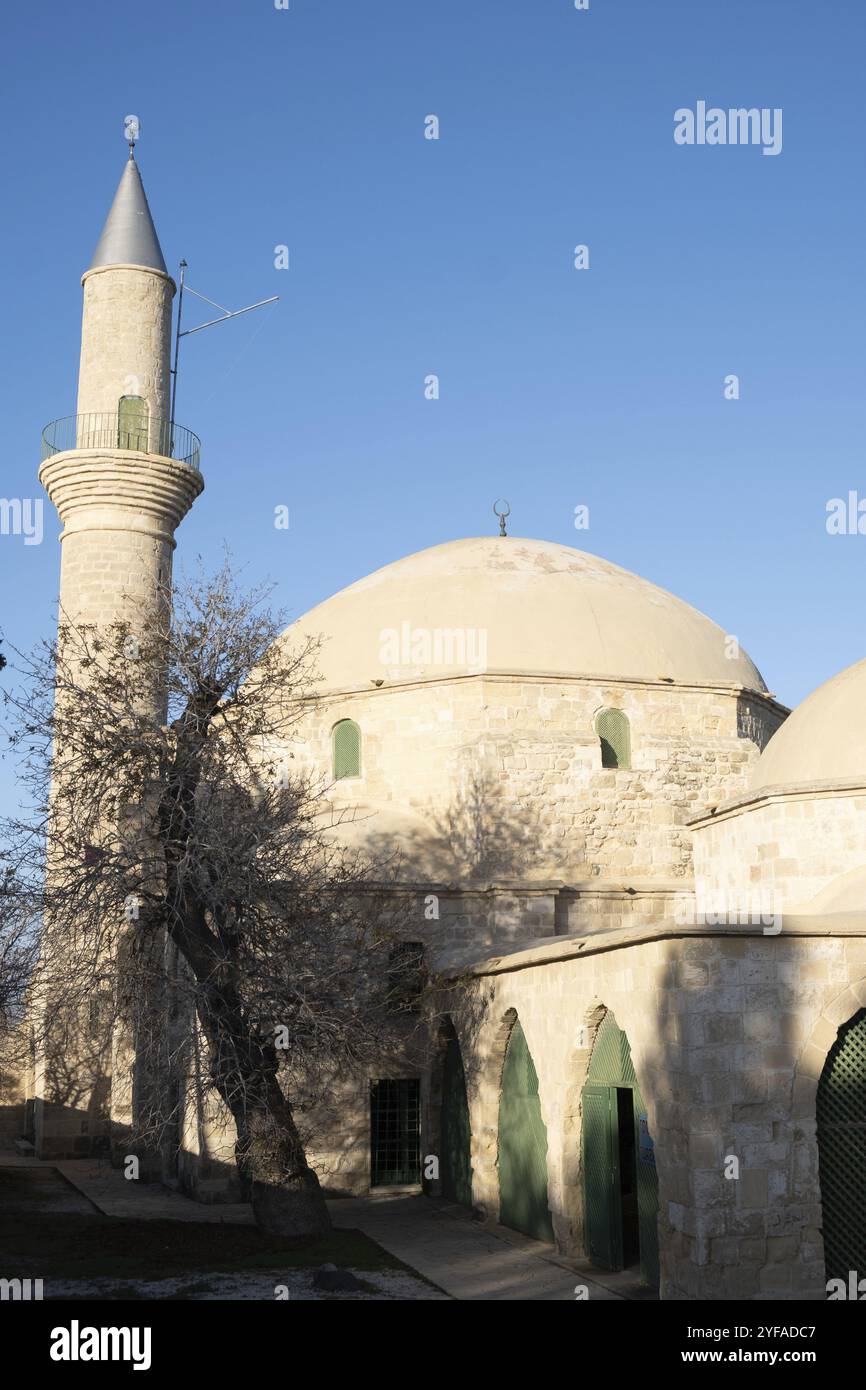 Hala Sultan Tekke oder Moschee von Umm Haram. Religiöser muslimischer Schrein vor blauem Himmel. Larnaka Zypern Stockfoto