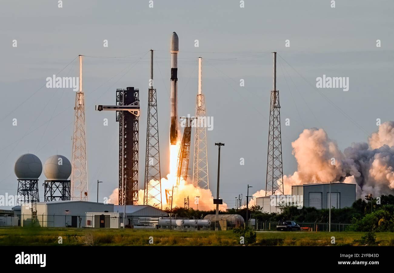 SpaceX Falcon 9 startet vom Space Launch Complex 40 in Cape Canaveral. Stockfoto