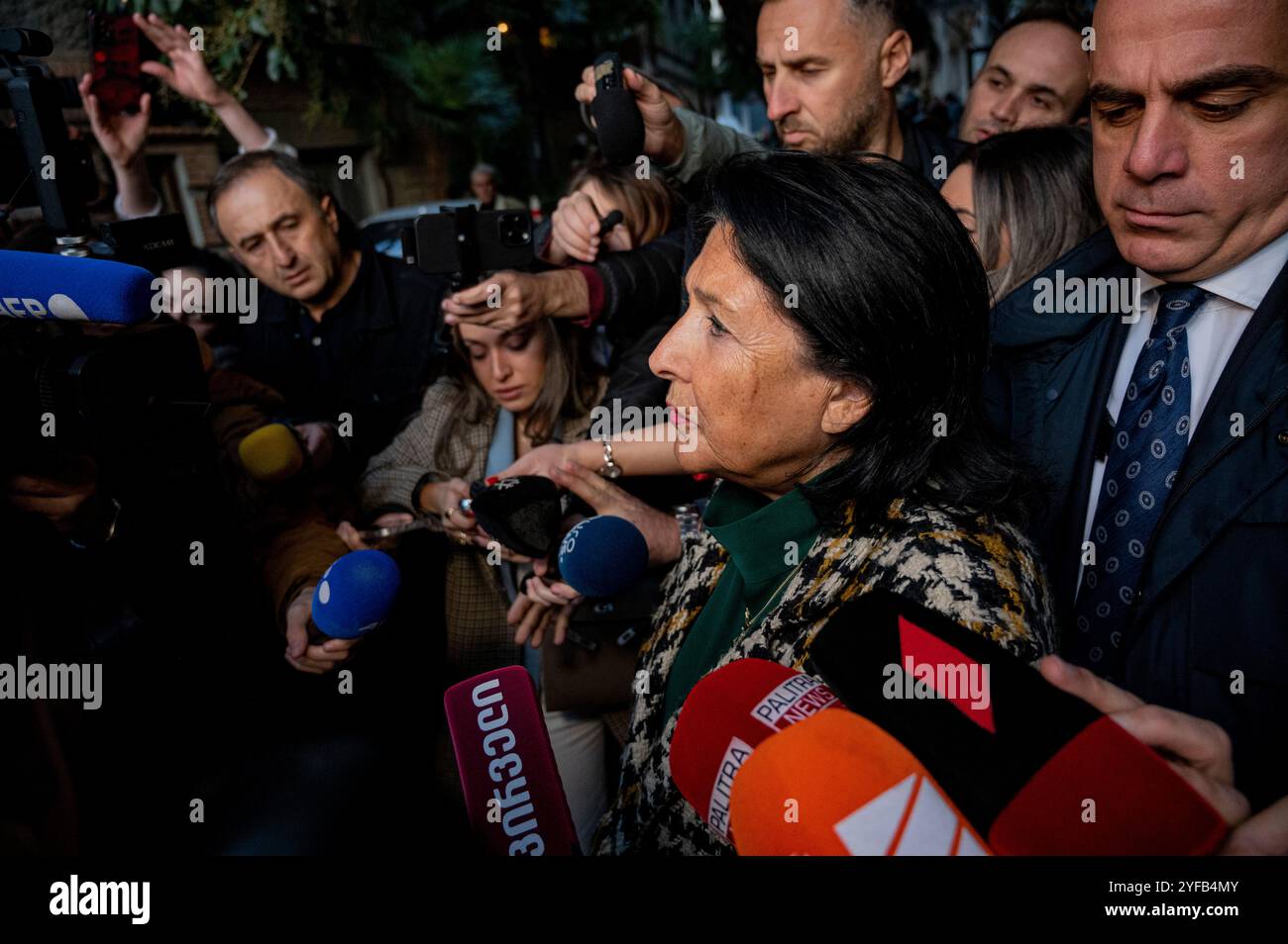 Präsident der republik Gerogia Salome Zourabichvili spricht mit der Presse afet-Abstimmung bei den Wahlen im Oktober 2024. Stockfoto