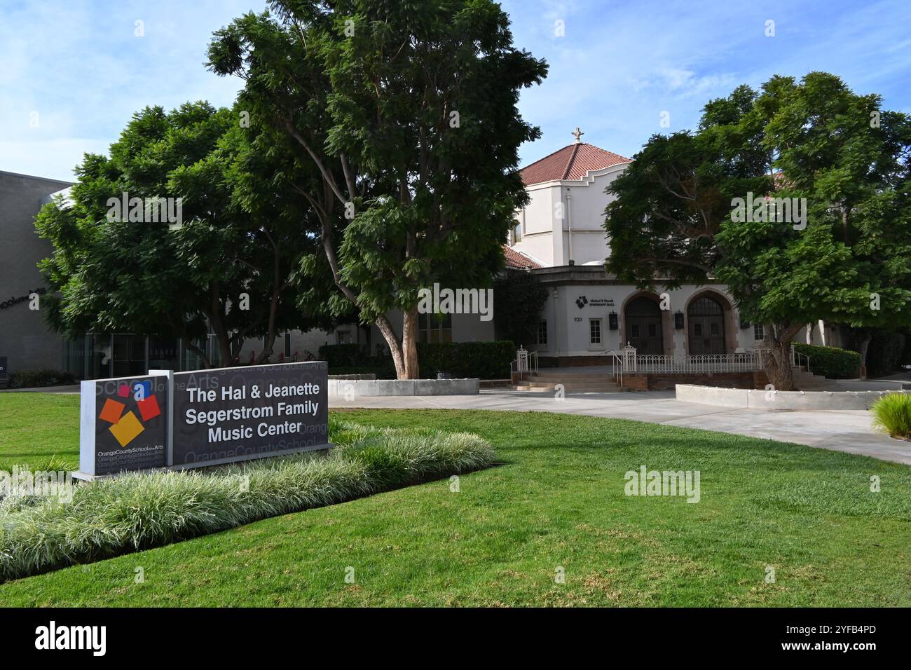 SANTA ANA, KALIFORNIEN - 27. OCT 2024: Segerstrom Music Hall an der Orange County School of the Arts. Stockfoto