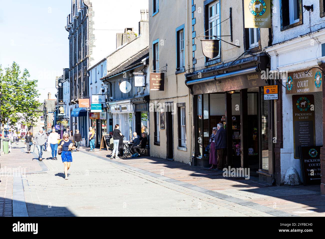 Keswick, Cumbria, Großbritannien, England, keswick Town, Keswick UK, Keswick England, Keswick Cumbria, Stadt, Stadtzentrum, Keswick Stadtzentrum, Geschäfte, Geschäfte, Stockfoto