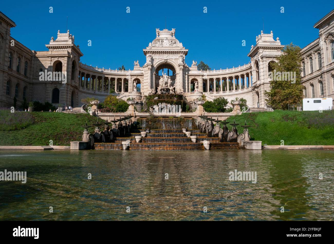 Palais Longchamp, ein historischer Ort in Marseille, wo Sie etwas Zeit in Ruhe verbringen können. Place Henri-Dunant. Stockfoto