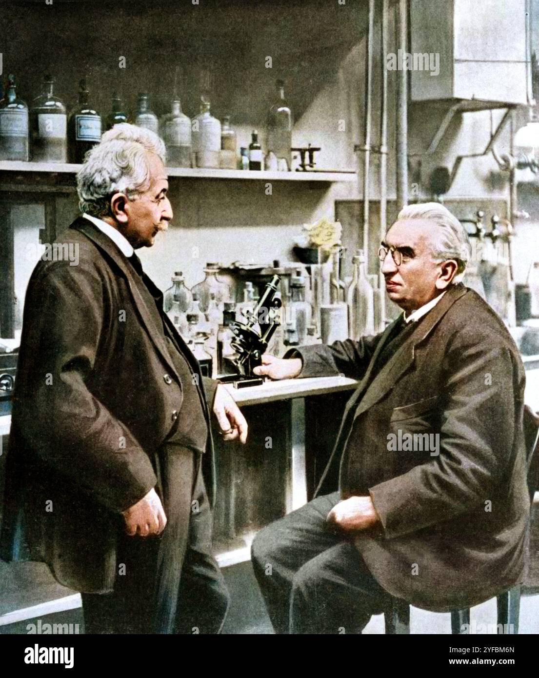 Die Brüder Lumière - Auguste (1862–1954) und Louis (1864–1948) Lumière in ihrem Labor - Stockfoto