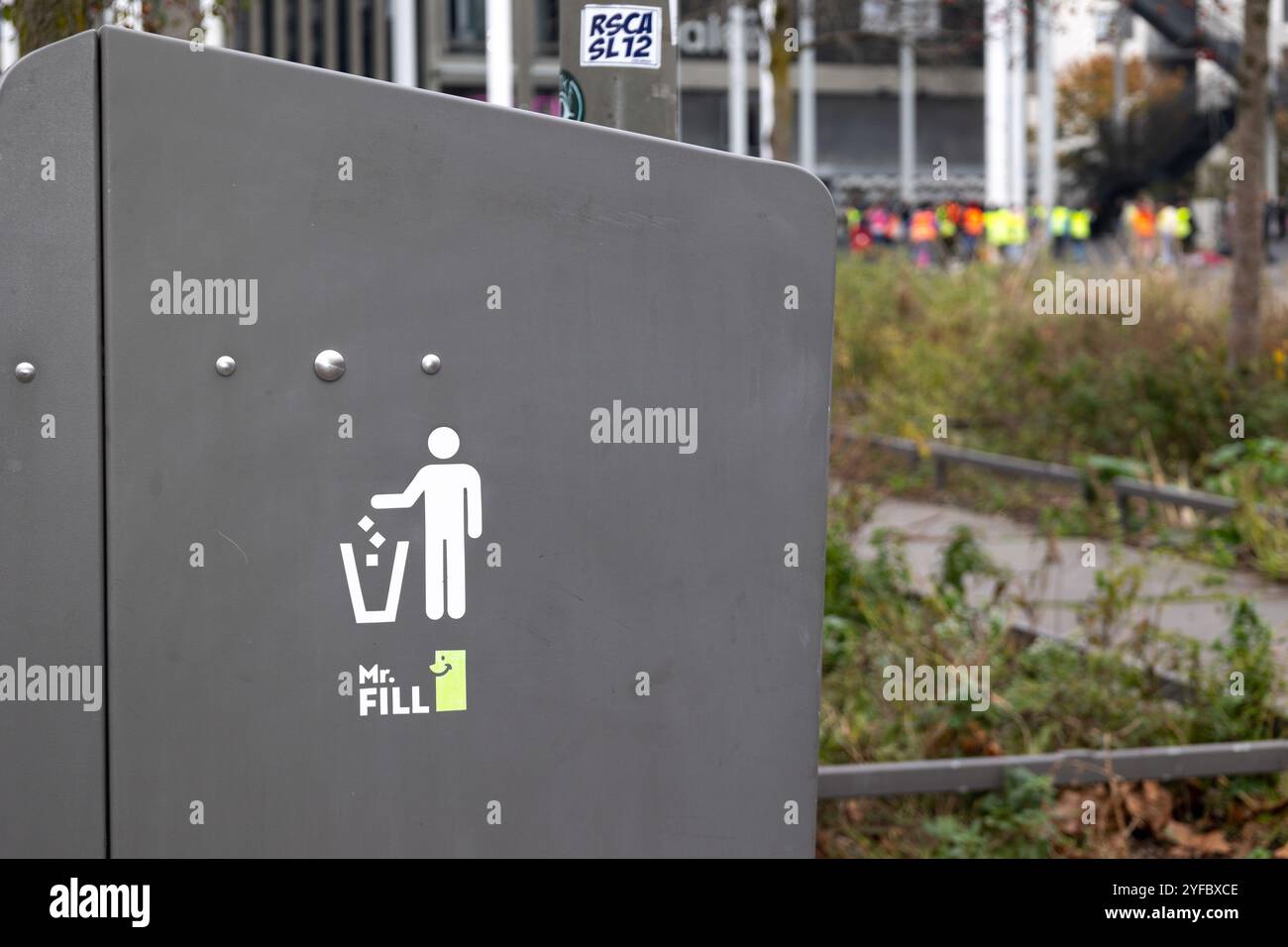 Antwerpen, Belgien. November 2024. Ein Mülleimer mit dem Logo in Antwerpen am Montag, dem 4. November 2024. BELGA FOTOSTATION VANDAEL Credit: Belga Nachrichtenagentur/Alamy Live News Stockfoto