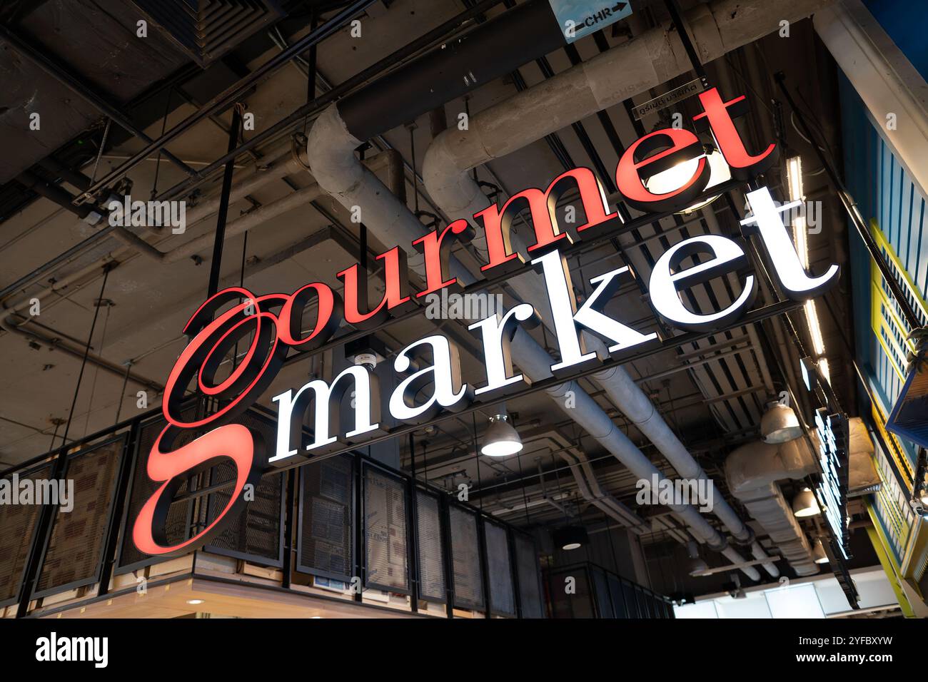 BANGKOK, THAILAND - 26. OKTOBER 2023: Gourmet-Marktschild am Terminal 21 in Bangkok. Stockfoto