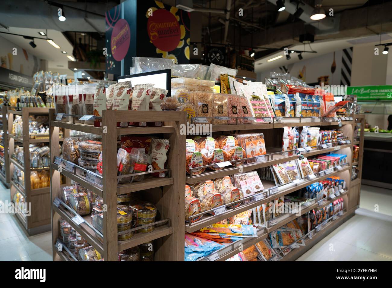 BANGKOK, THAILAND - 26. OKTOBER 2023: Gourmet-Markt am Terminal 21 in Bangkok. Stockfoto