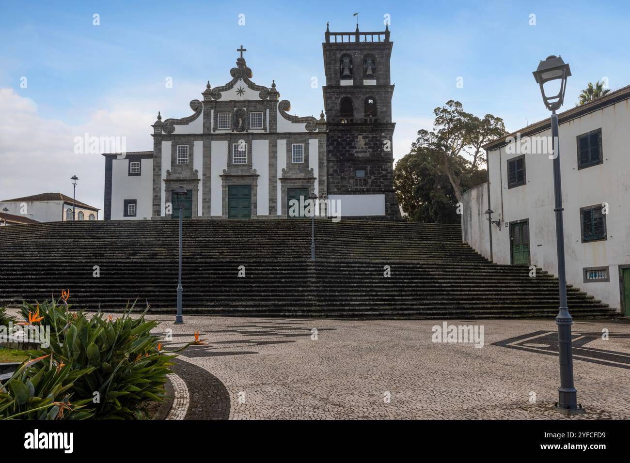 Ribeira Grande ist eine beliebte Küstenstadt an der Nordküste der Insel Sao Miguel auf den Azoren. Stockfoto