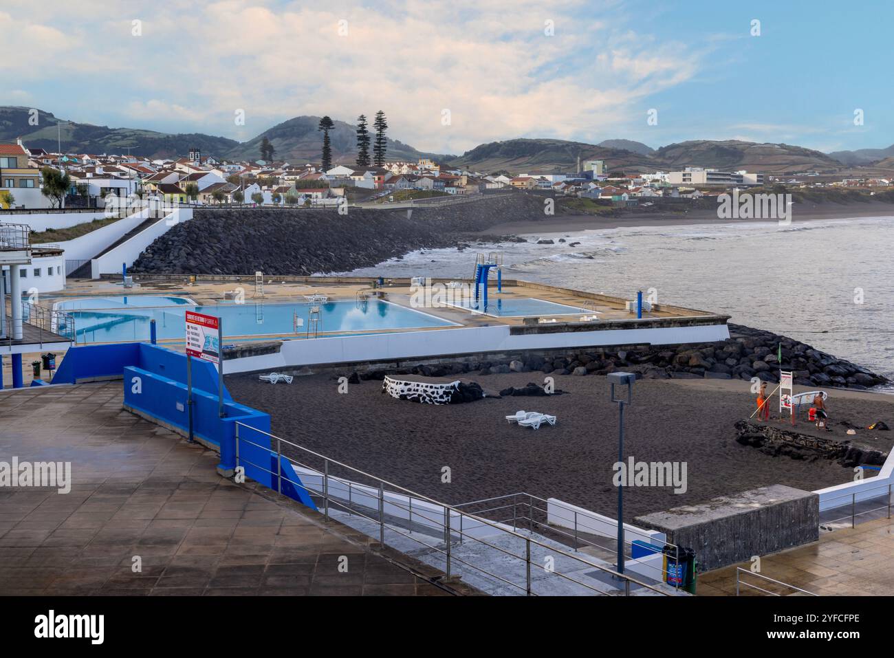 Ribeira Grande ist eine beliebte Küstenstadt an der Nordküste der Insel Sao Miguel auf den Azoren. Stockfoto