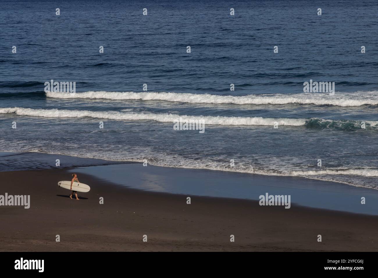 Ribeira Grande ist eine beliebte Küstenstadt an der Nordküste der Insel Sao Miguel auf den Azoren. Stockfoto
