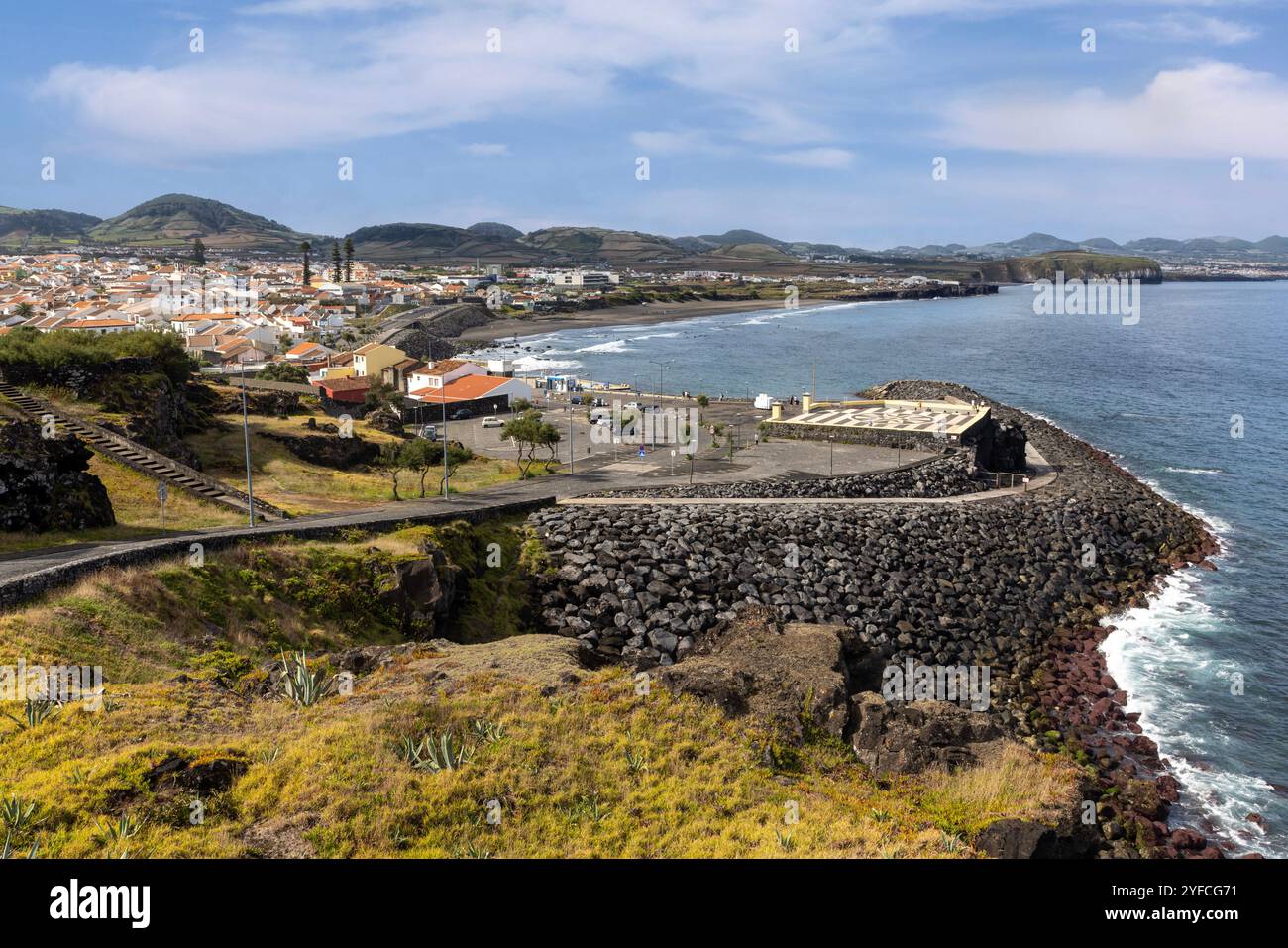 Ribeira Grande ist eine beliebte Küstenstadt an der Nordküste der Insel Sao Miguel auf den Azoren. Stockfoto