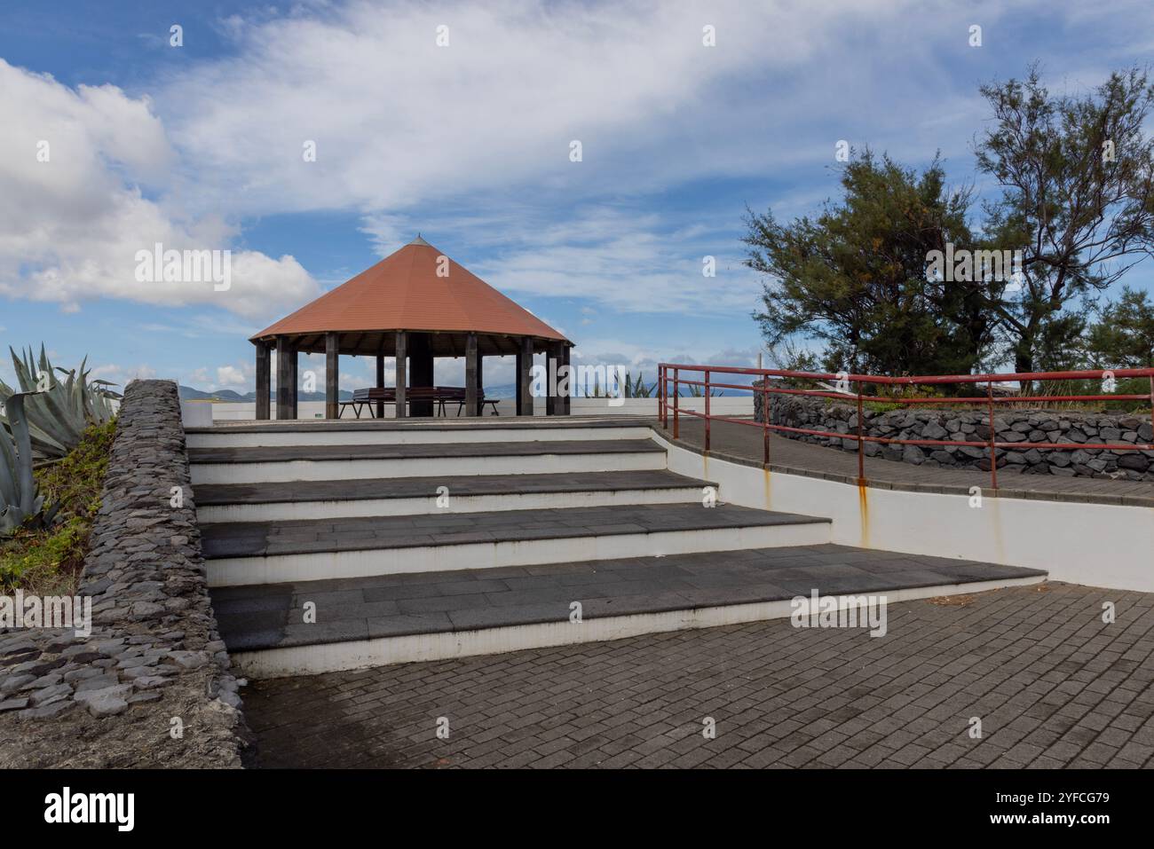 Ribeira Grande ist eine beliebte Küstenstadt an der Nordküste der Insel Sao Miguel auf den Azoren. Stockfoto